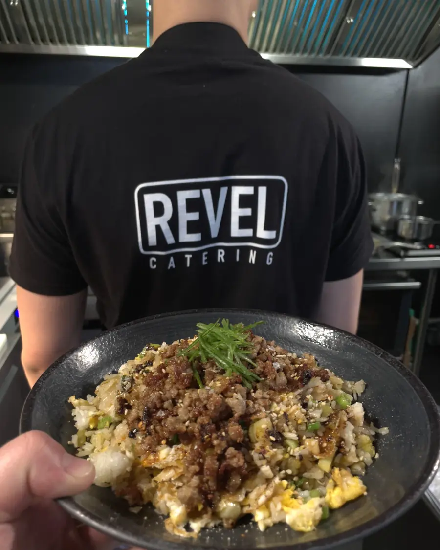 Stegte ris fra REVEL Catering, hvor det hele begyndte